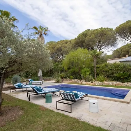 Spacious House With Pool In Saint-raphael *